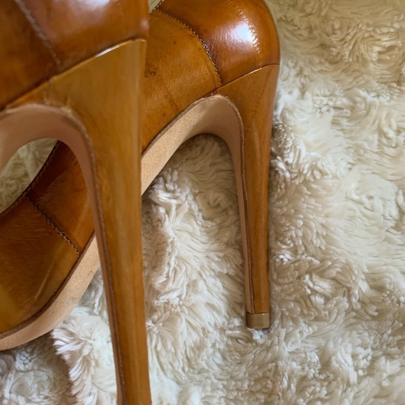 Classic Sergio Rossi heel with matching purse. - Picture 6 of 9